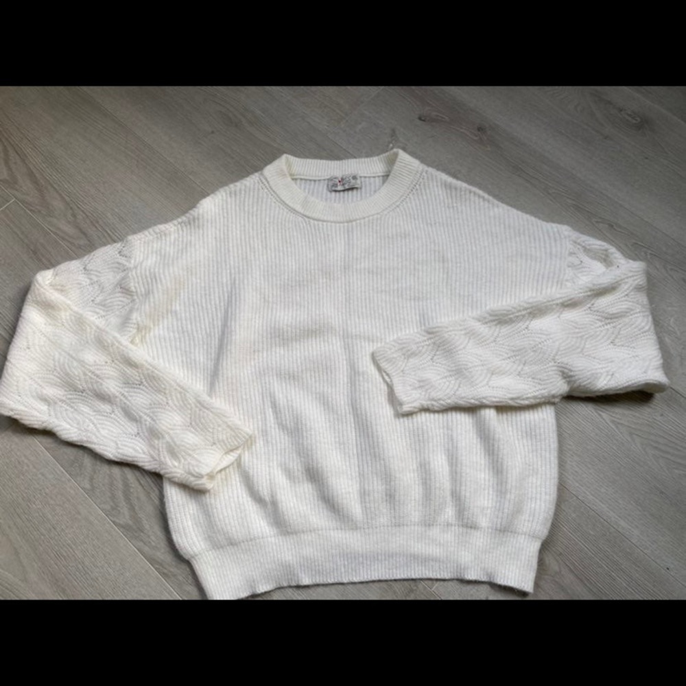 White knit sweater size large